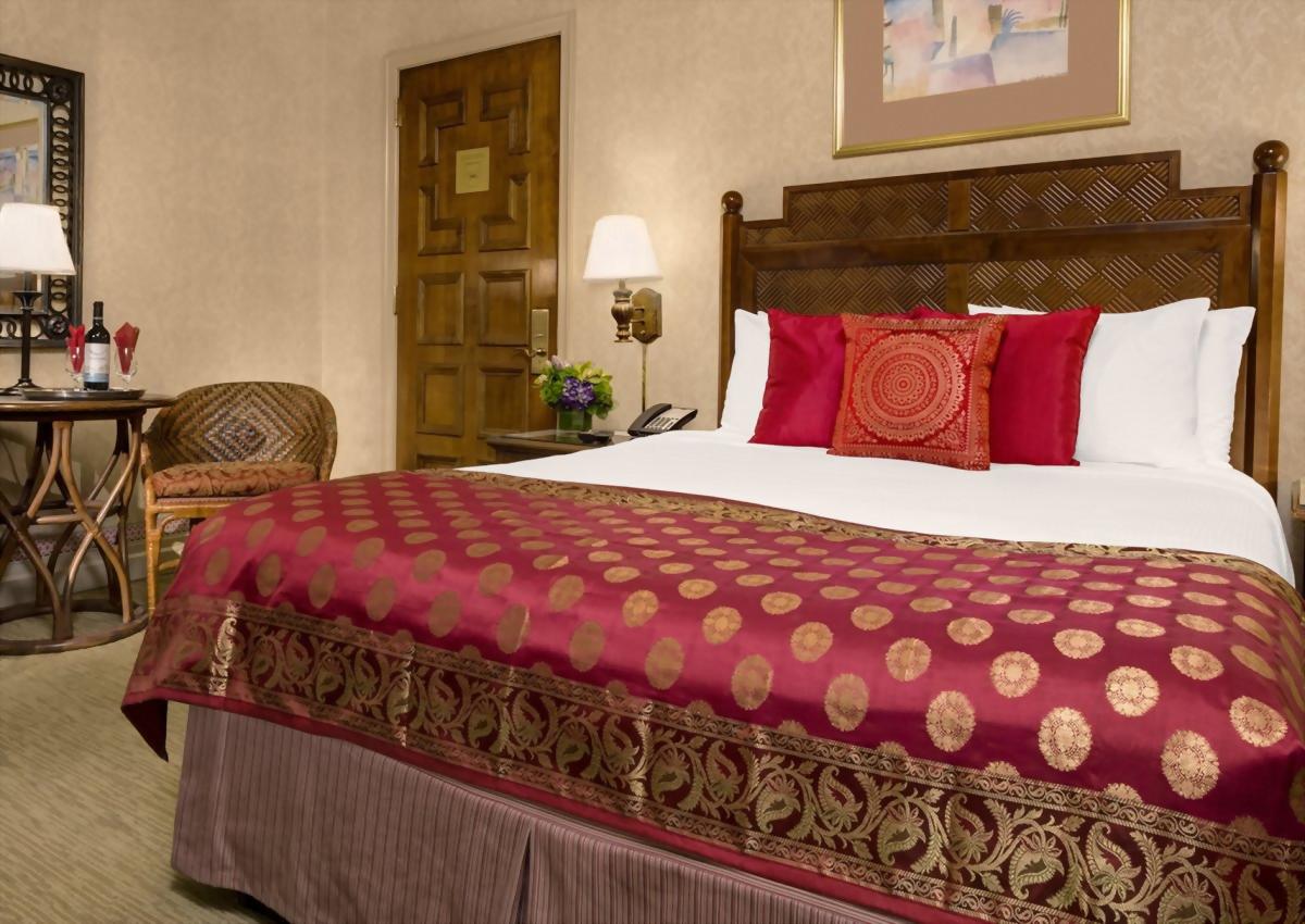 Deluxe Room with 1 Queen Bed