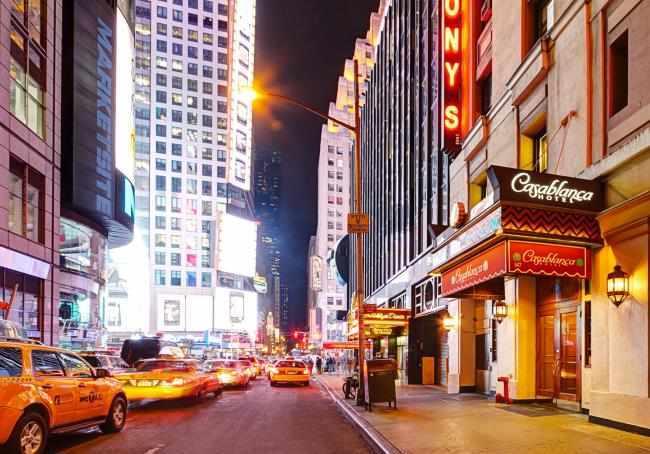 43rd Street is a one way street going west of Manhattan.