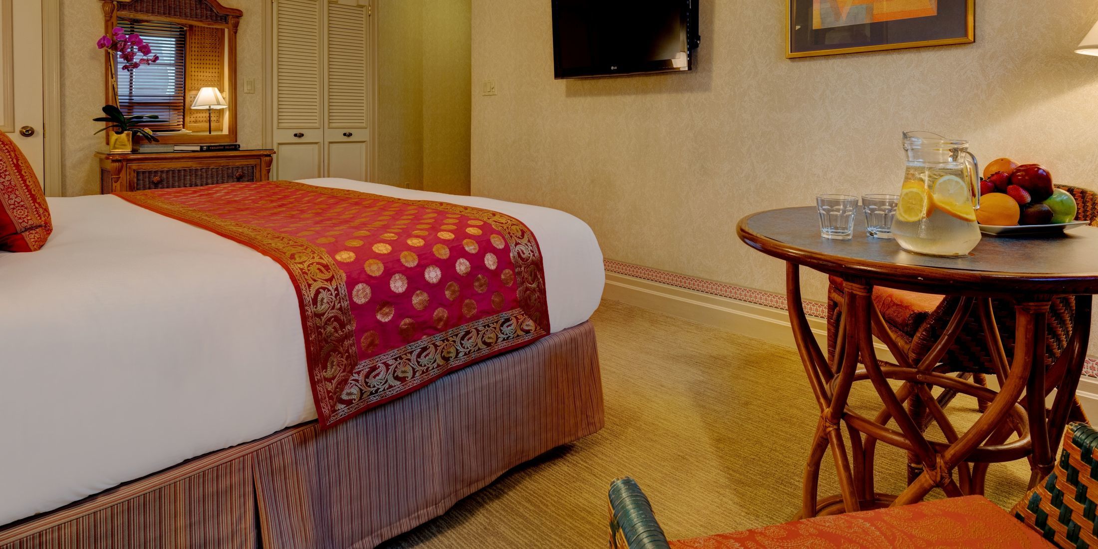 Premium Rooms with 1 King Sized bed are approximately 275 square feet with bistro table and 2 chairs.